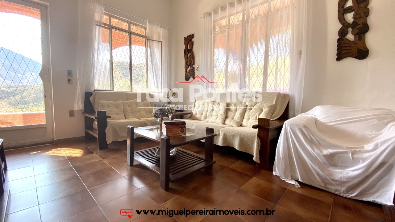 Mini chácara - Com 3 casas e linda vista | Código:C37