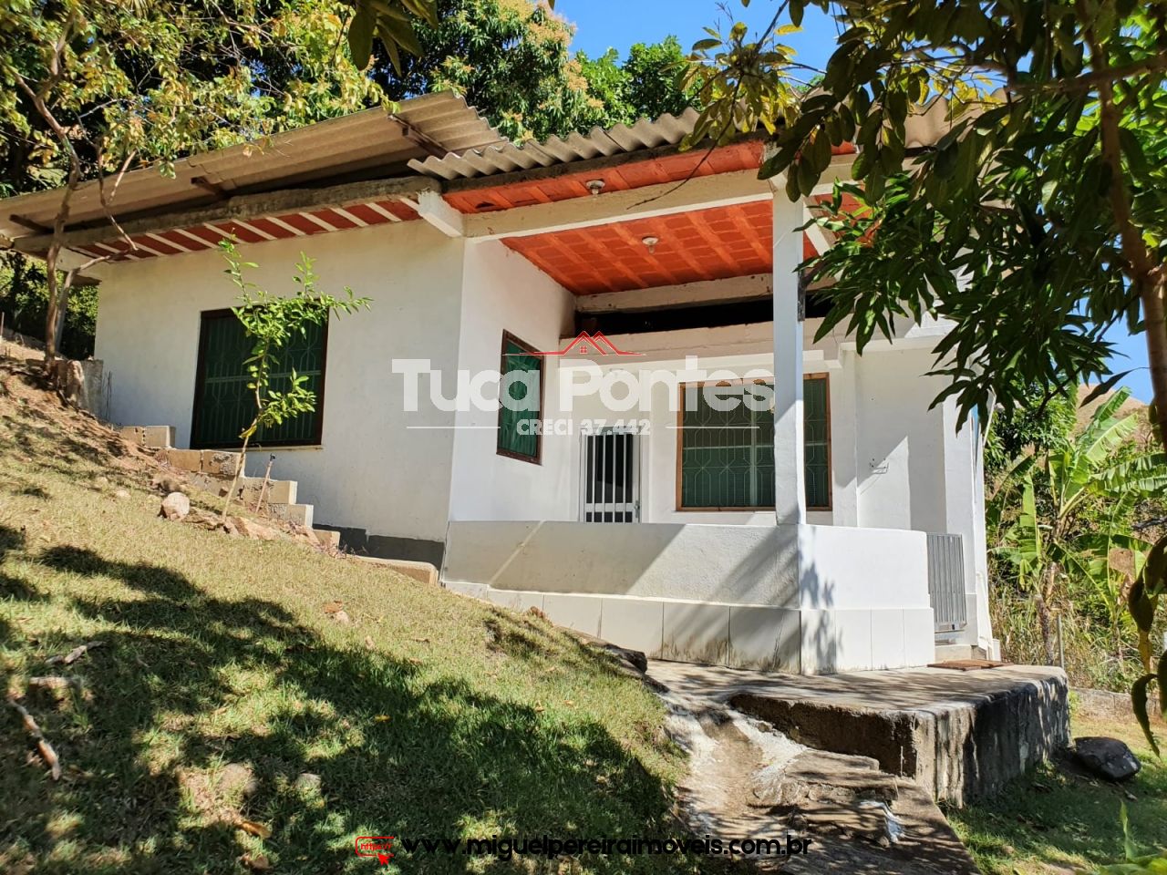 Mini chácara - Com 3 casas e linda vista | Código:C37