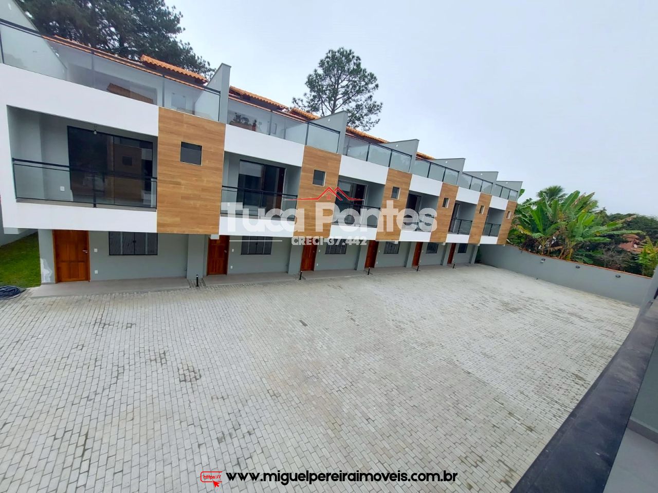 Lindas Casas Triplex Modernas  -  Design sofisticado e ótima localização | Código:C21