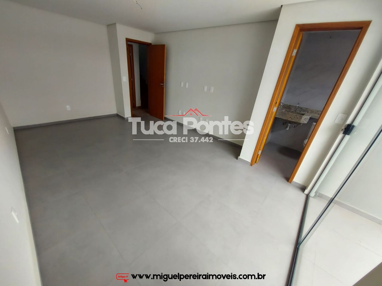 Lindas Casas Triplex Modernas  -  Design sofisticado e ótima localização | Código:C21