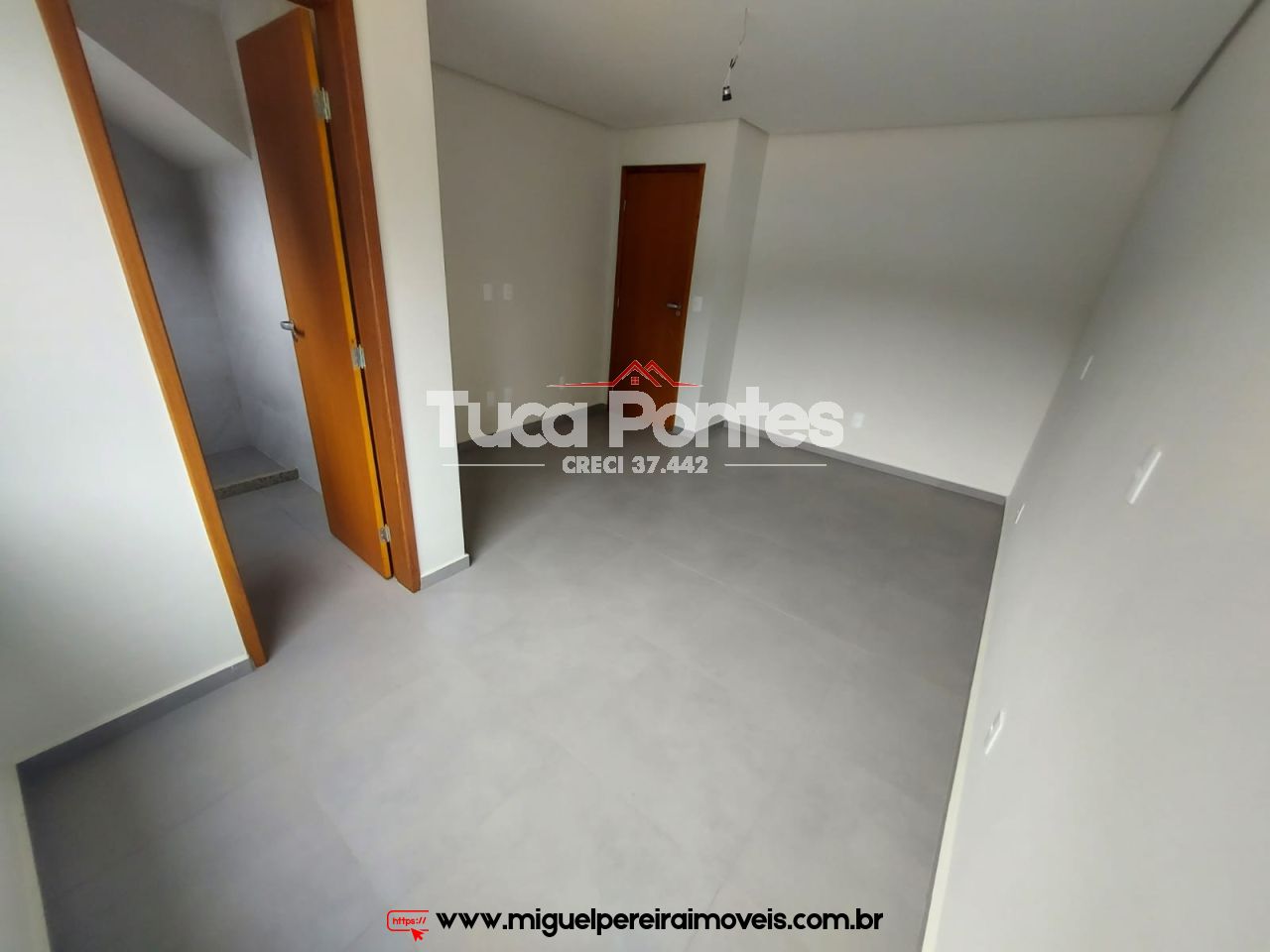 Lindas Casas Triplex Modernas  -  Design sofisticado e ótima localização | Código:C21