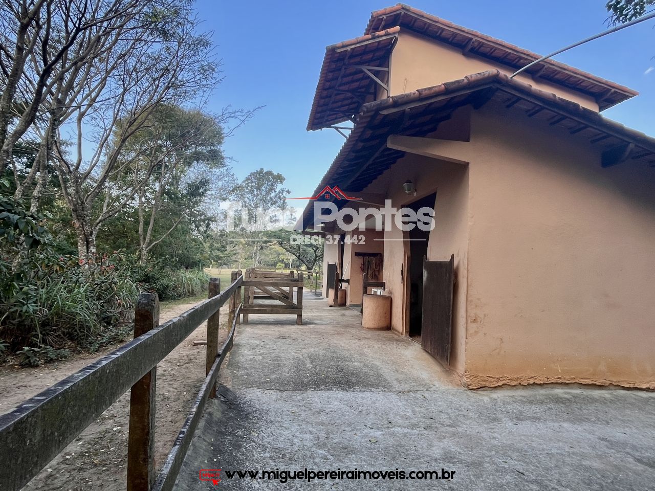 Luxuosa Propriedade Rural  - 2.8 hectares de elegância | Código:S30