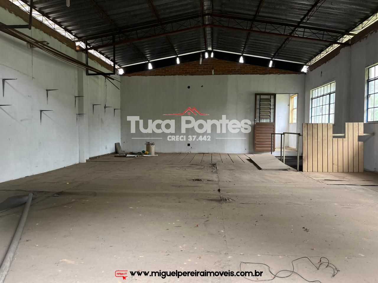 Sala Comercial - 200m² com ótimo acesso | Código:CM1