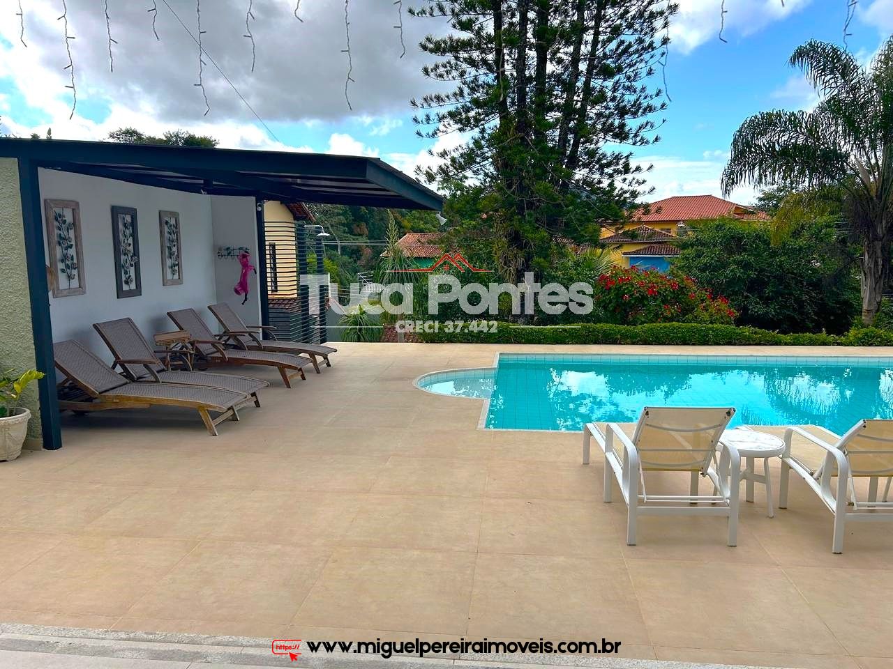 Piscina, área gourmet e muito mais! - Mansão em bairro nobre | Código:C25