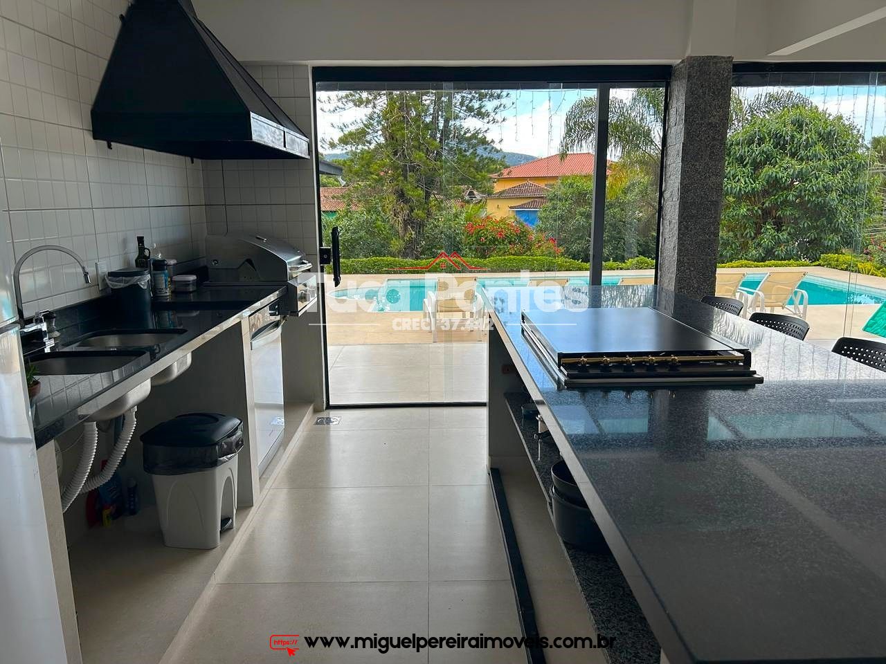 Piscina, área gourmet e muito mais! - Mansão em bairro nobre | Código:C25